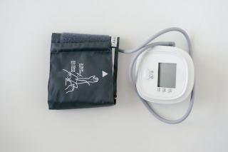 Hypertension artérielle : causes, symptômes et traitements